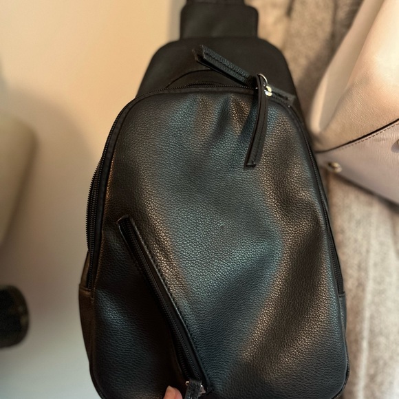 Handbags - Picture 16 of 16